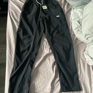 Nike Mens standard fit taper leg pants